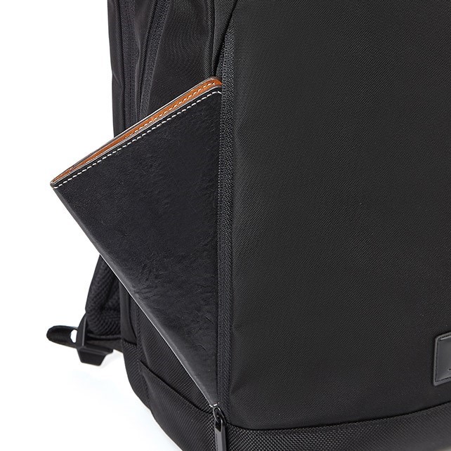 【ELDERT QU2】15.6吋 筆電後背包 包前橫式 兩側彈性拉鍊 智慧型袖套 Samsonite RED