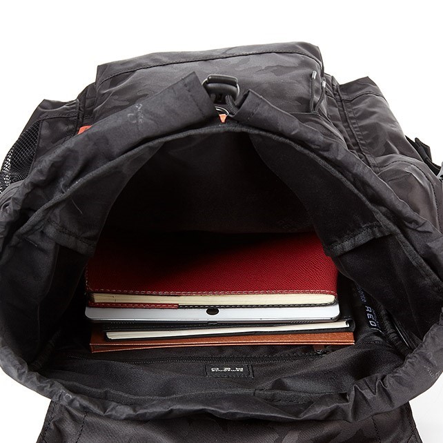 【ABBEY QU3】復古風翻蓋後背包 拆卸式胸扣 D型環 輕量 可水洗 Samsonite RED