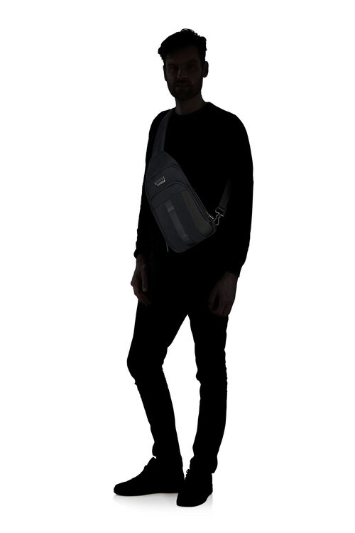 【URBAN-EYE DLX】UC4 斜肩包平板專屬收納 Samsonite新秀麗